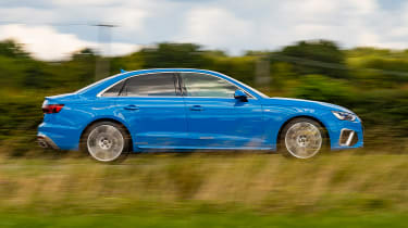 Audi A4 S-Line - side action