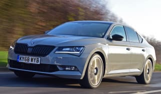 Skoda Superb Sportline - front tracking