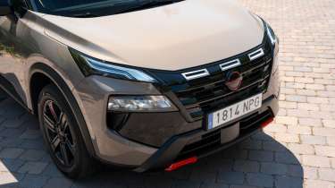 Nissan X-Trail - front detail