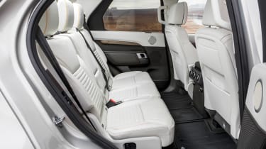 Land Rover Discovery 2017 rear seats