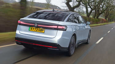 Volkswagen ID.7 - rear tracking