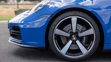 Porsche 911 Carrera - wheel