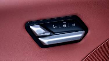 BMW iX3 50 xDrive - seat controls