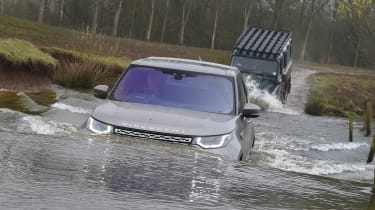Land Rover Discovery HSE Luxury - submerged