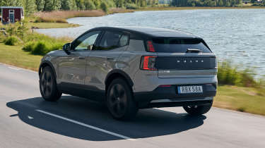Volvo EX30 Cross Country - rear tracking
