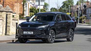 MG HS PHEV - front cornering, passenger side