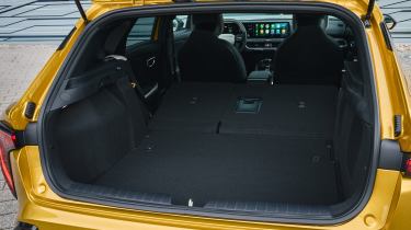 Kia K4 2025 - boot seats down