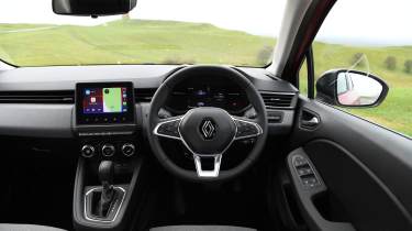 Toyota Yaris vs Renault Clio E-Tech - Renault Clio interior 
