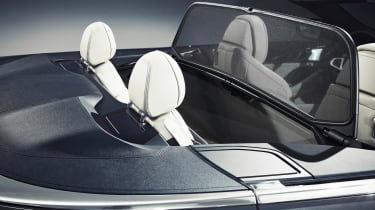 BMW 8 Series Convertible - screen