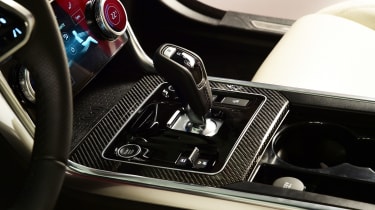 Jaguar XE - transmission