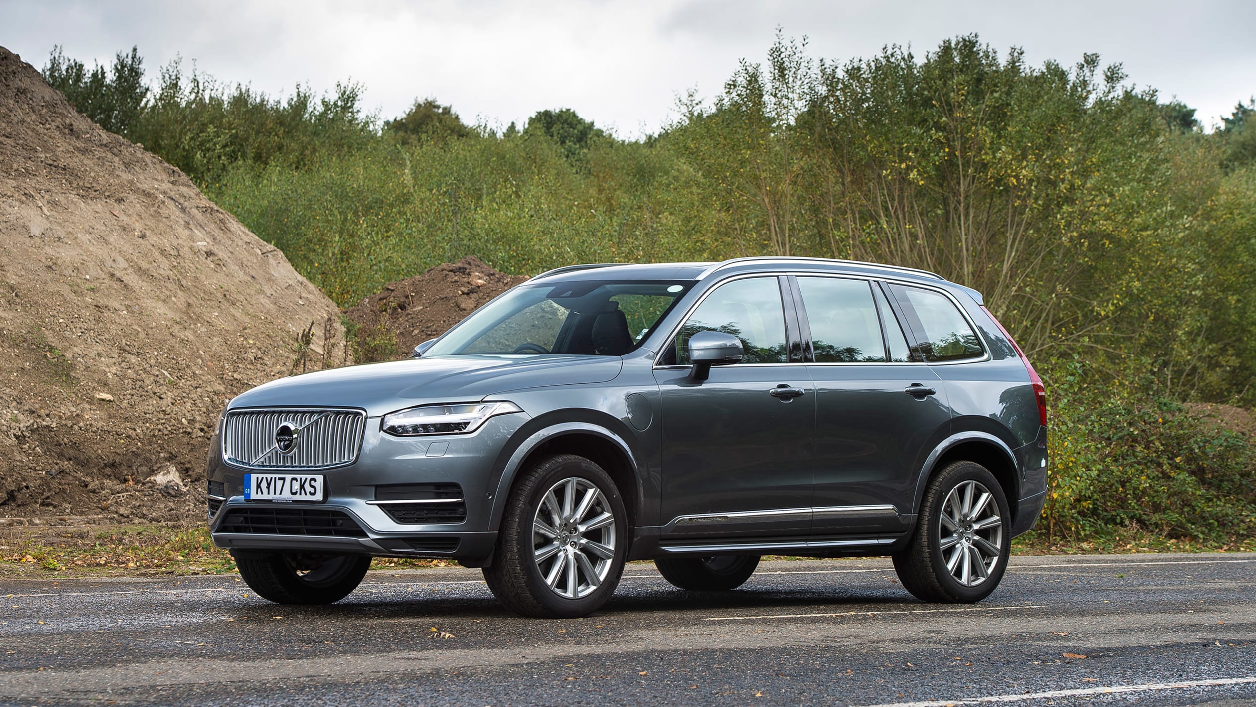 Audi Q7 e-tron vs Volvo XC90 T8 - pictures | Auto Express