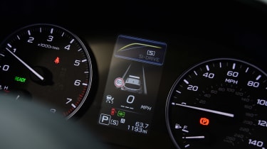 Subaru Crosstrek 2.0i e-Boxer Touring - dials