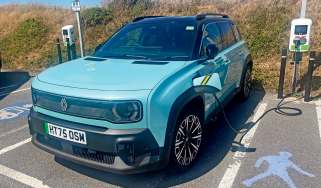 Renault 4 - charging fleetwatch