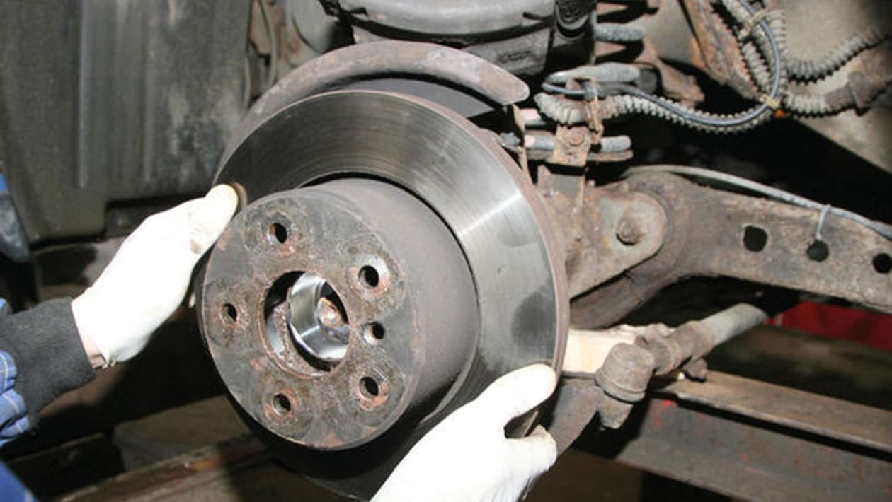 How to replace a Discovery 2 front wheel hub pictures Auto Express