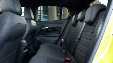 Fiat 600 Hybrid Sport - rear seats