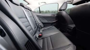 Lexus IS 300h - rear seats
