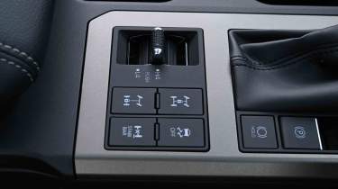 Toyota Land Cruiser - off-road controls