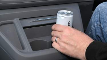 Volkswagen Transporter Sportline - cupholders