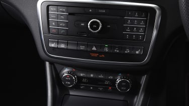 Mercedes GLA - centre console