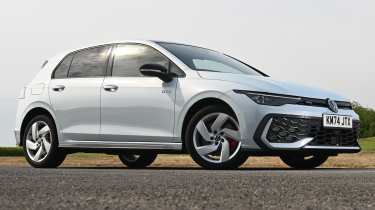 Volkswagen Golf GTE vs Toyota Prius - Golf GTE static front 3/4