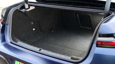 BMW i7 - boot