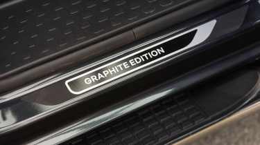 Renault Trafic Graphite Edition - sill