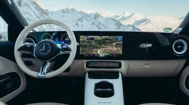 Mercedes CLA 220 Hybrid - dash