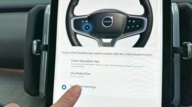 Volvo EX30 Extended Range RWD - steering screen