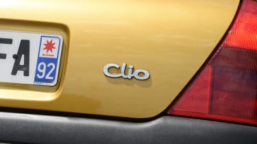 Renault Clio old vs new - Mk2 badge