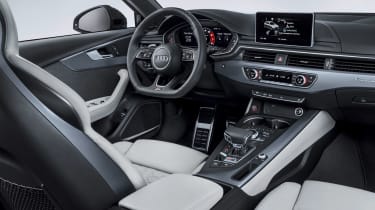 Audi RS4 Avant - dash