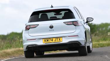 Volkswagen Golf GTE vs Toyota Prius - Golf GTE rear cornering