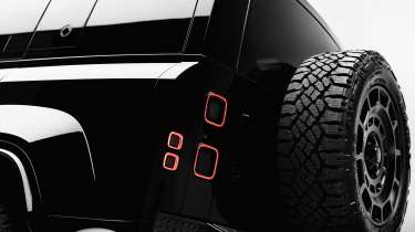 Land Rover Defender Octa Black - rear detail