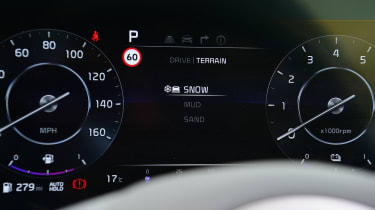 Kia Sportage vs Hyundai Tucson - Kia Sportage gauge screen