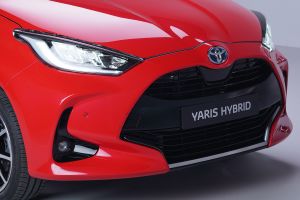 Toyota Yaris - front grille studio