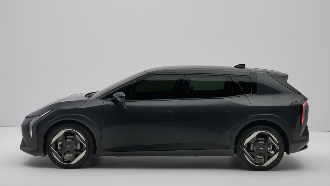 Kia EV4 - сбоку