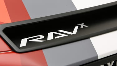 Toyota RAV-X Concept - bonnet scoop