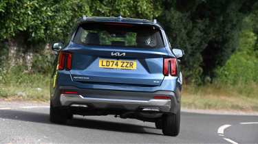 Kia Sorento - rear full width