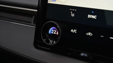 Toyota bZ4X - screen detail
