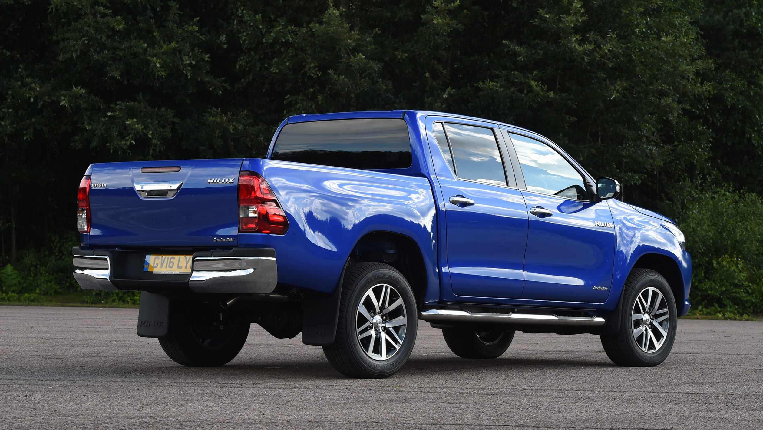 Used Toyota Hilux Review - Pictures | Auto Express