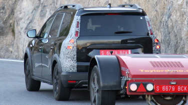 Dacia Jogger facelift (camouflaged) - rear