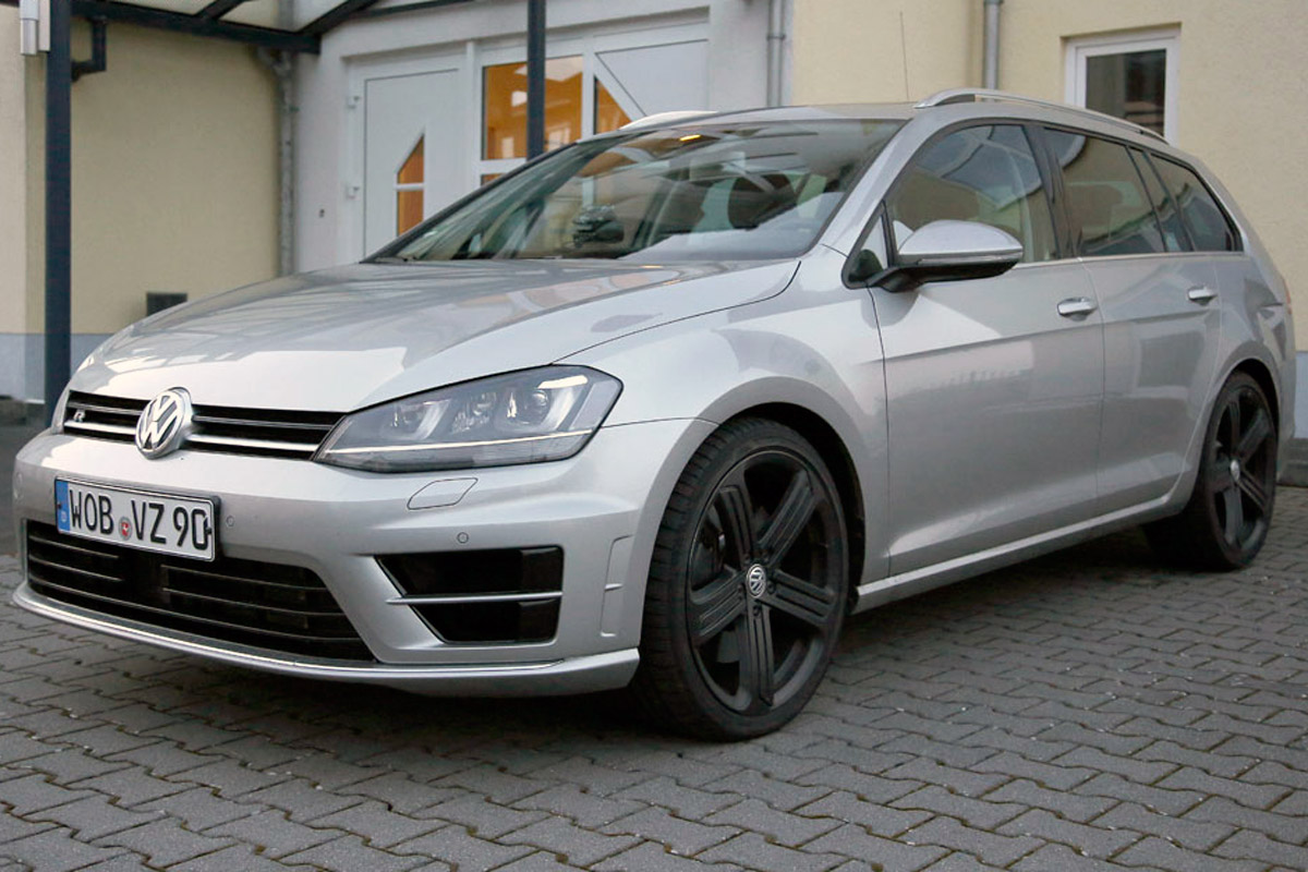 Volkswagen Golf R estate spied | Auto Express