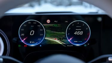 Mercedes CLA 220 Hybrid - dials