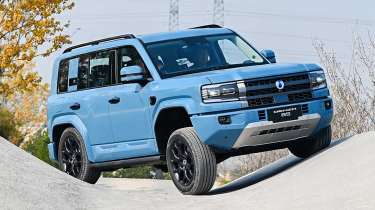 Denza B5 - controlled rock climbing