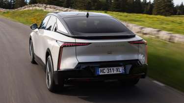 DS No8 - rear action