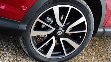 MG GS vs rivals - Nissan Qashqai alloy wheel