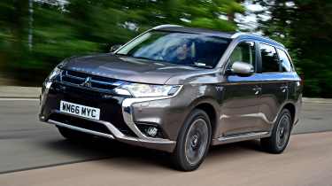 Used Car Hunter - Mitsubishi Outlander, front tracking 