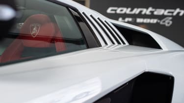 Lamborghini Countach LPI 800-4 studio vents
