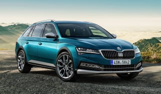 Skoda Superb Scout - front
