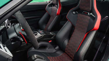 BMW M4 CS - seats