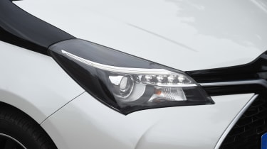 Toyota Yaris Design Bi-Tone 2016 - headlight